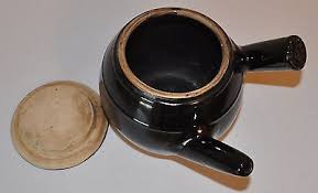 Aligned handle teapot